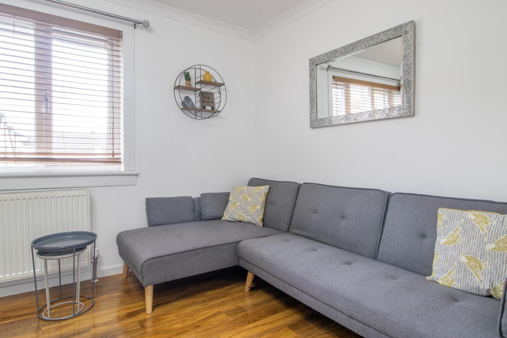 1 Bed Apartment Central Hamilton Free Wifi With Great Transport Links To Glasgow Exterior foto
